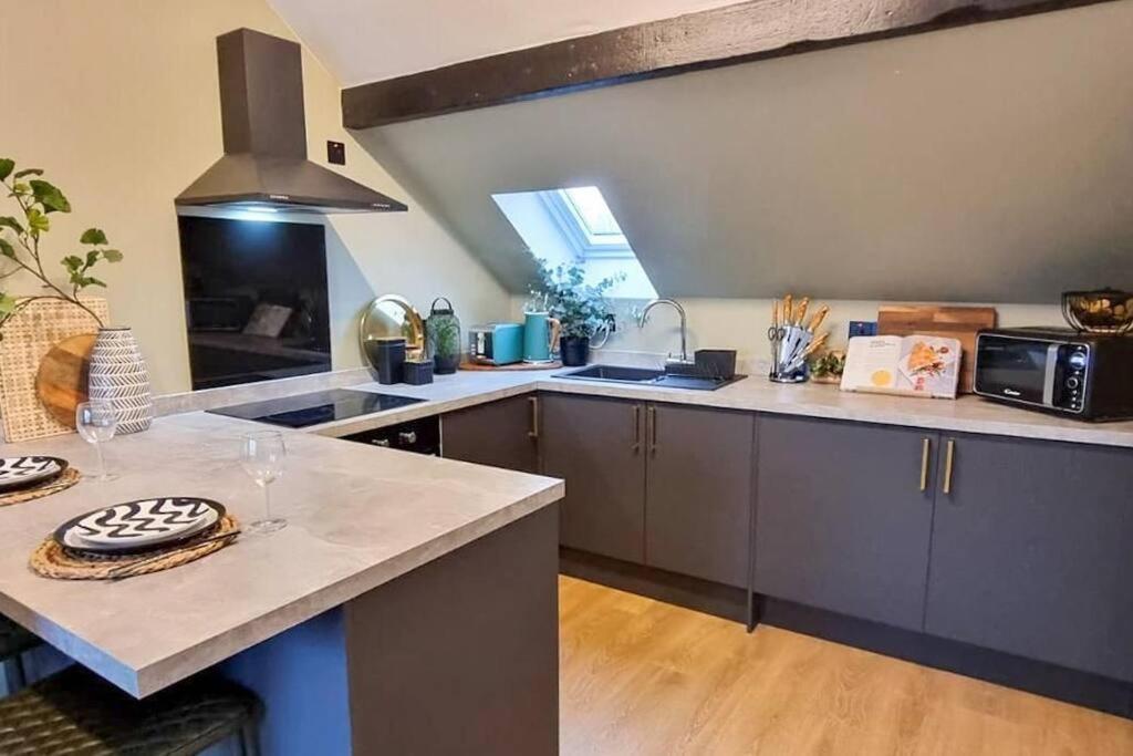 Super Stylish Apartment In Urmston Flat 3 Buitenkant foto